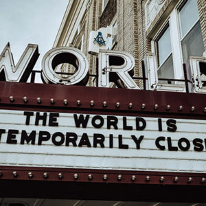 Schriftzug World is closed