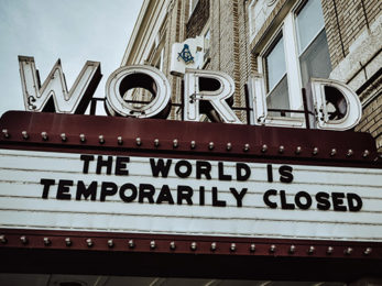 Schriftzug World is closed